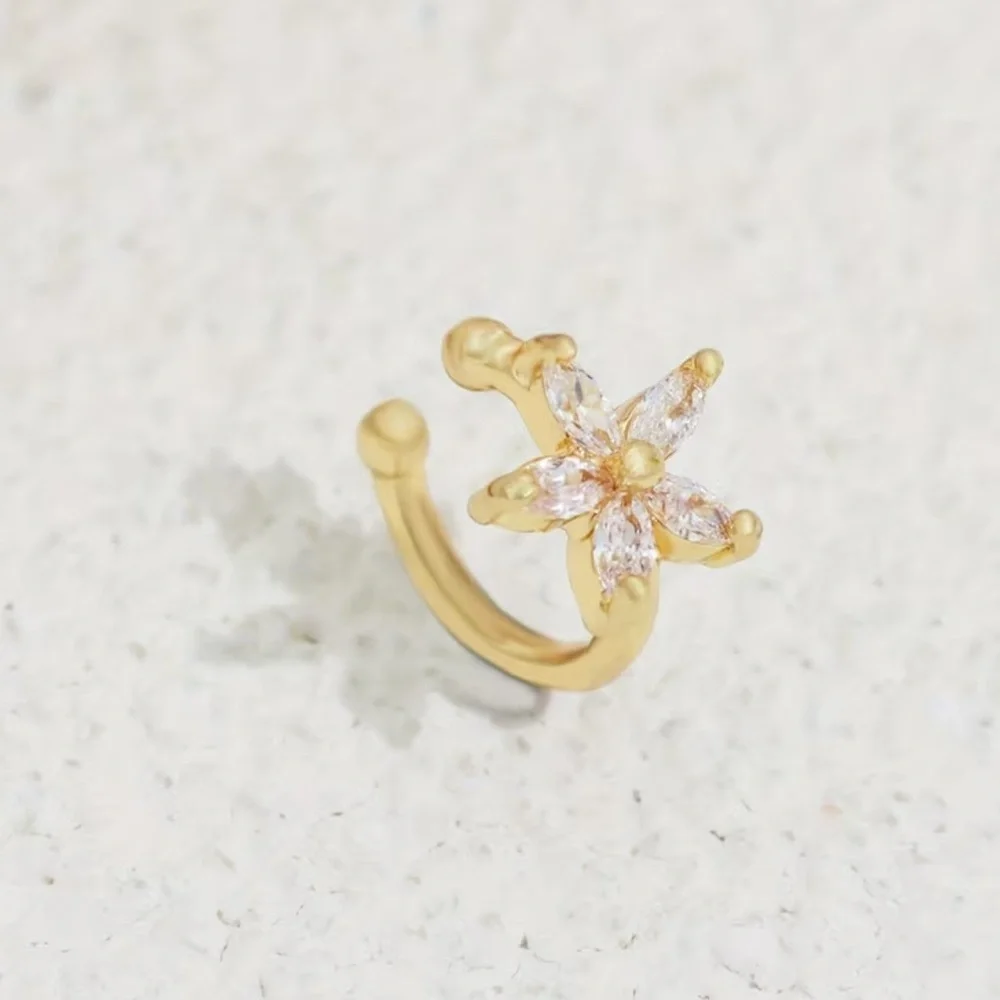 Delicate Zirconia Flower Clip-On Earrings – 14K Gold Plated Elegant Ear Cuff 🌸